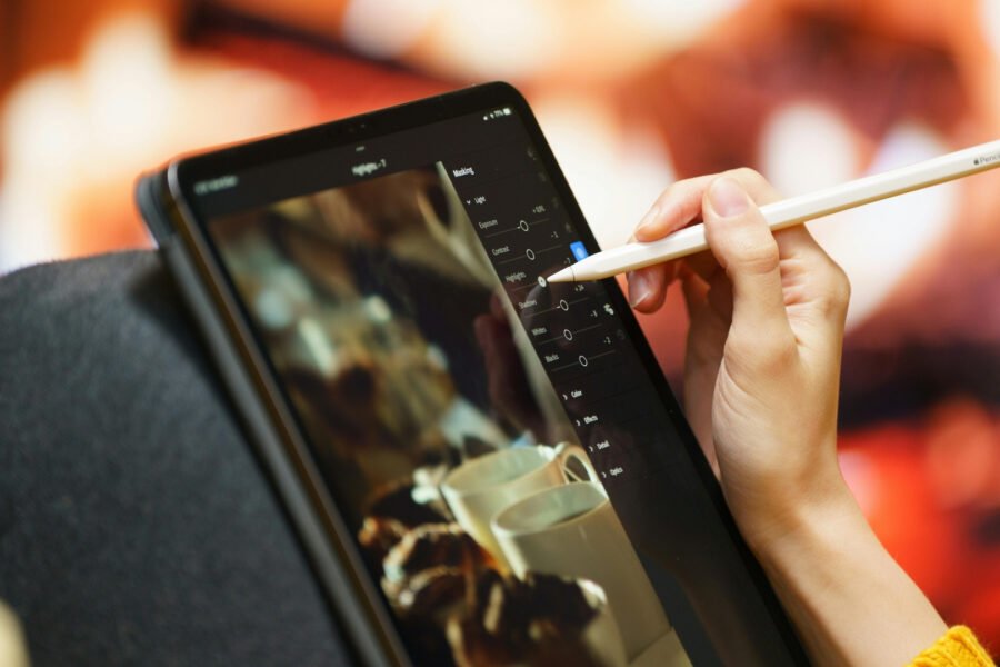 The Future of Content Creation: AI Tools vs. Human Creativity